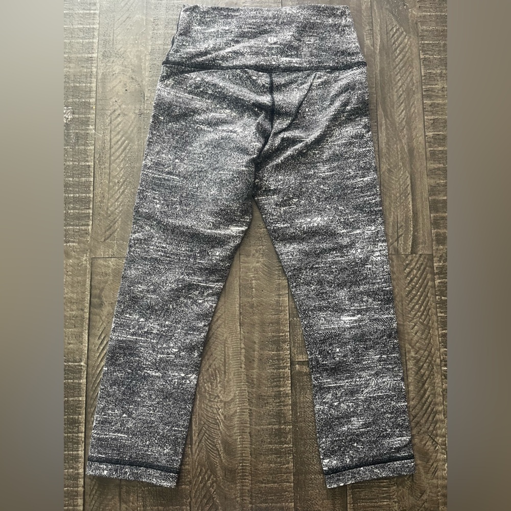 Lululemon Athletica Charcoal and Black Patterned Leggings